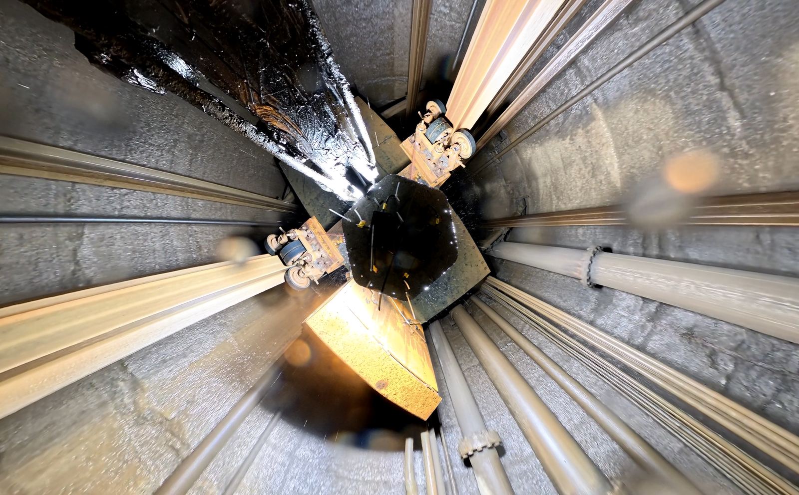 Delta Scan shaft scanner inspecting a vertical mine shaft